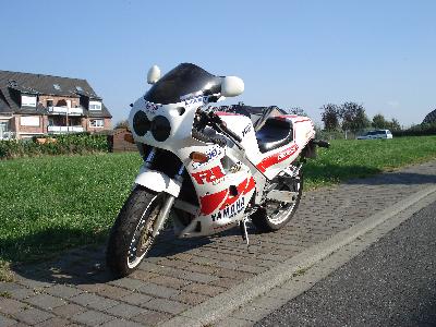 89 Yamaha FZR 750 R