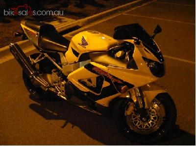 01 Honda CBR 900 RR Fireblade