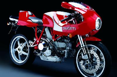 01 Ducati MH900e