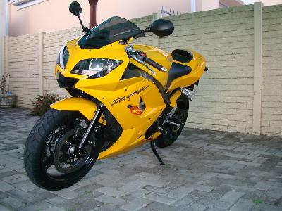 04 Triumph Daytona 600