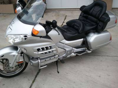 Photo of the actual 10 Honda GL1800 Gold Wing Deluxe for sale