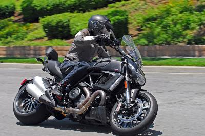 14 Ducati Diavel Strada